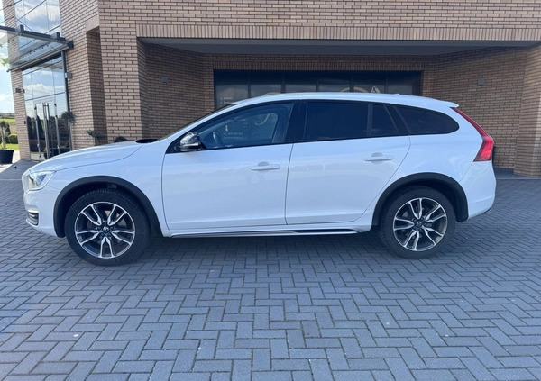 Volvo V60 Cross Country cena 81900 przebieg: 141000, rok produkcji 2018 z Modliborzyce małe 191